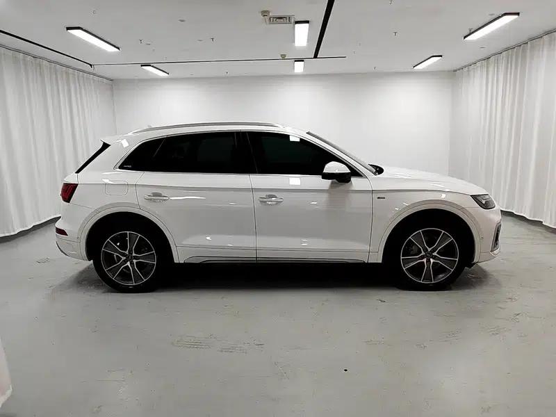 Audi Q5L 2022 2.0T Automatic AWD 5-seater Factory Custom Edition — миниатюра 8