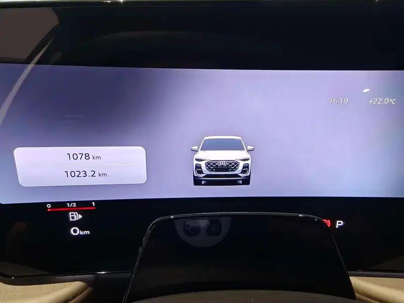 Audi Q5L 2026 2.0T Exclusive Edition for Million Users — миниатюра 12