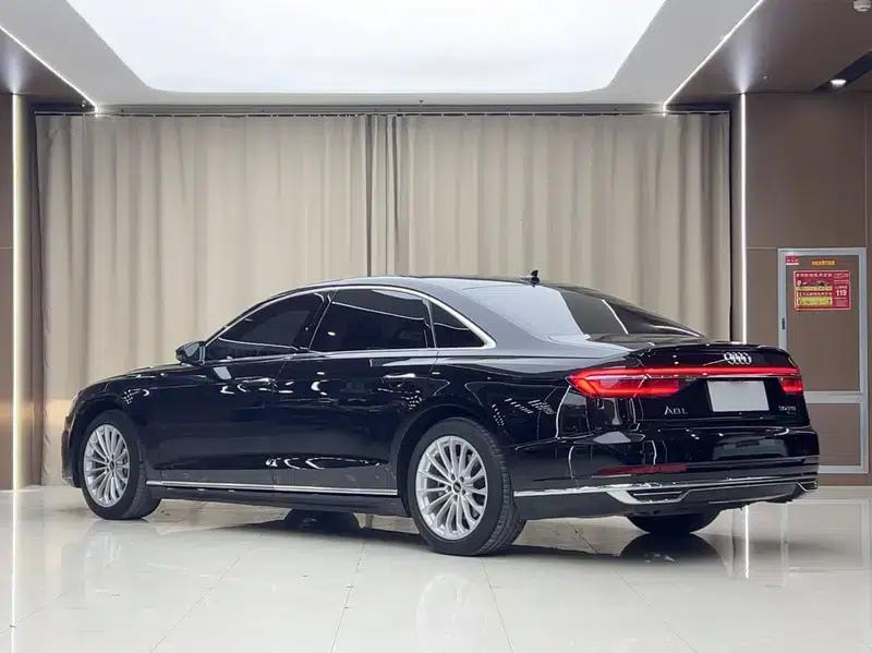 2022 Audi A8 A8L 50 TFSI quattro Comfort Edition — миниатюра 4