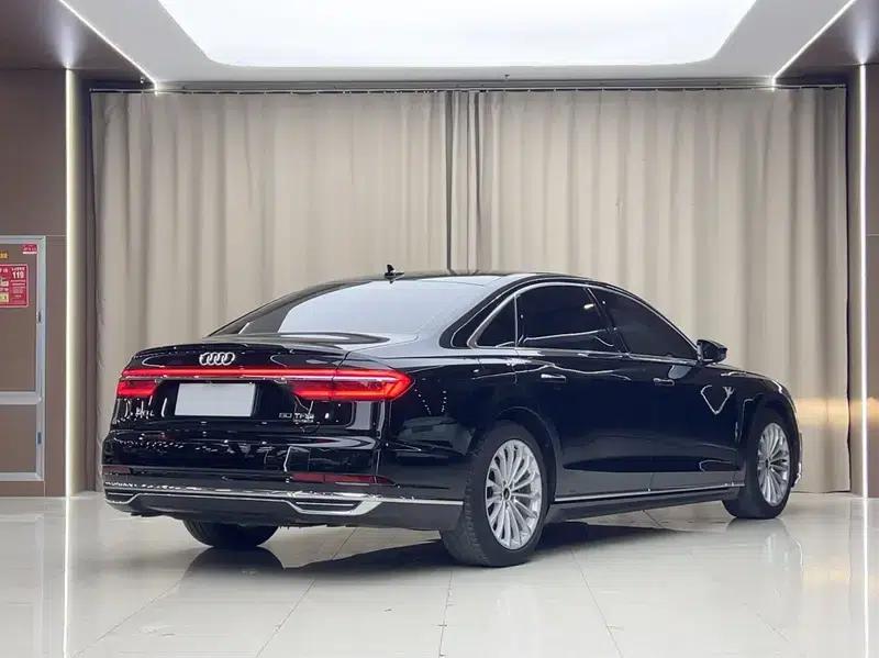 2022 Audi A8 A8L 50 TFSI quattro Comfort Edition — миниатюра 6