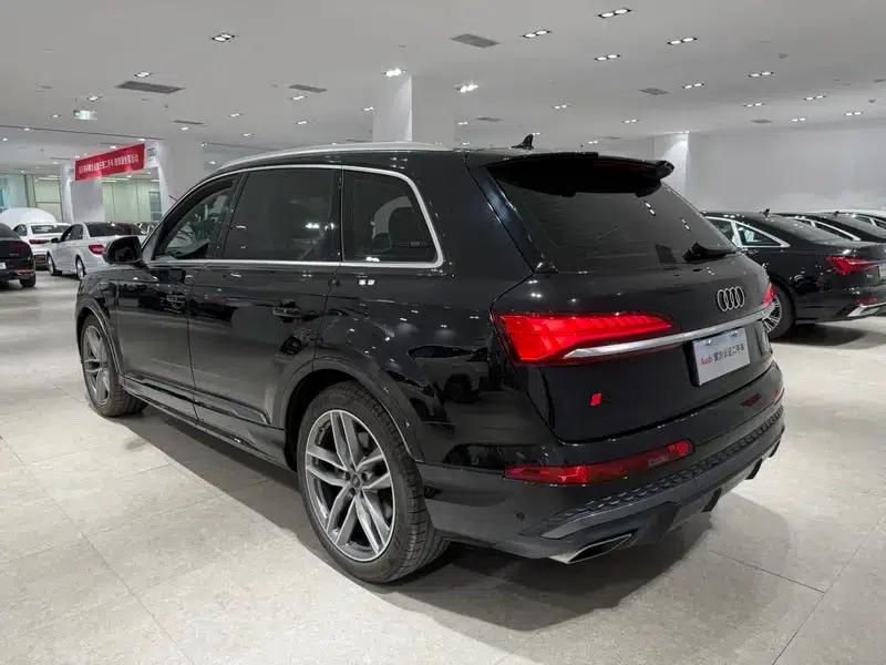 Audi Q7 2025 55 TFSI quattro S line Sport — миниатюра 4