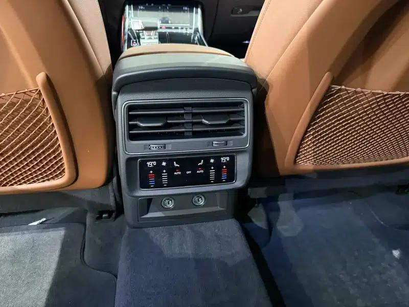 Audi Q7 2025 55 TFSI quattro S line Sport — миниатюра 9