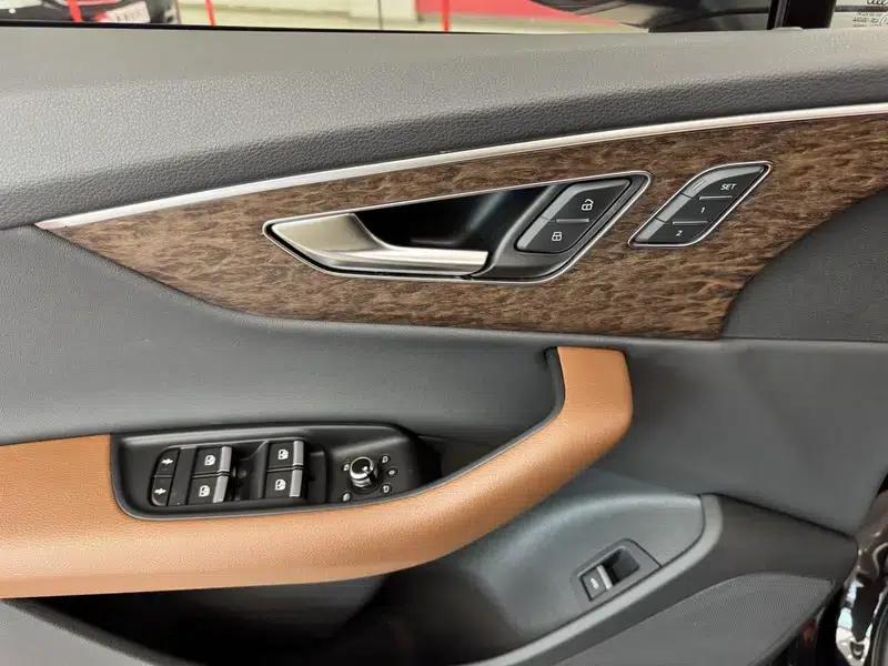 Audi Q7 2021 55 TFSI quattro S line Sport — миниатюра 32