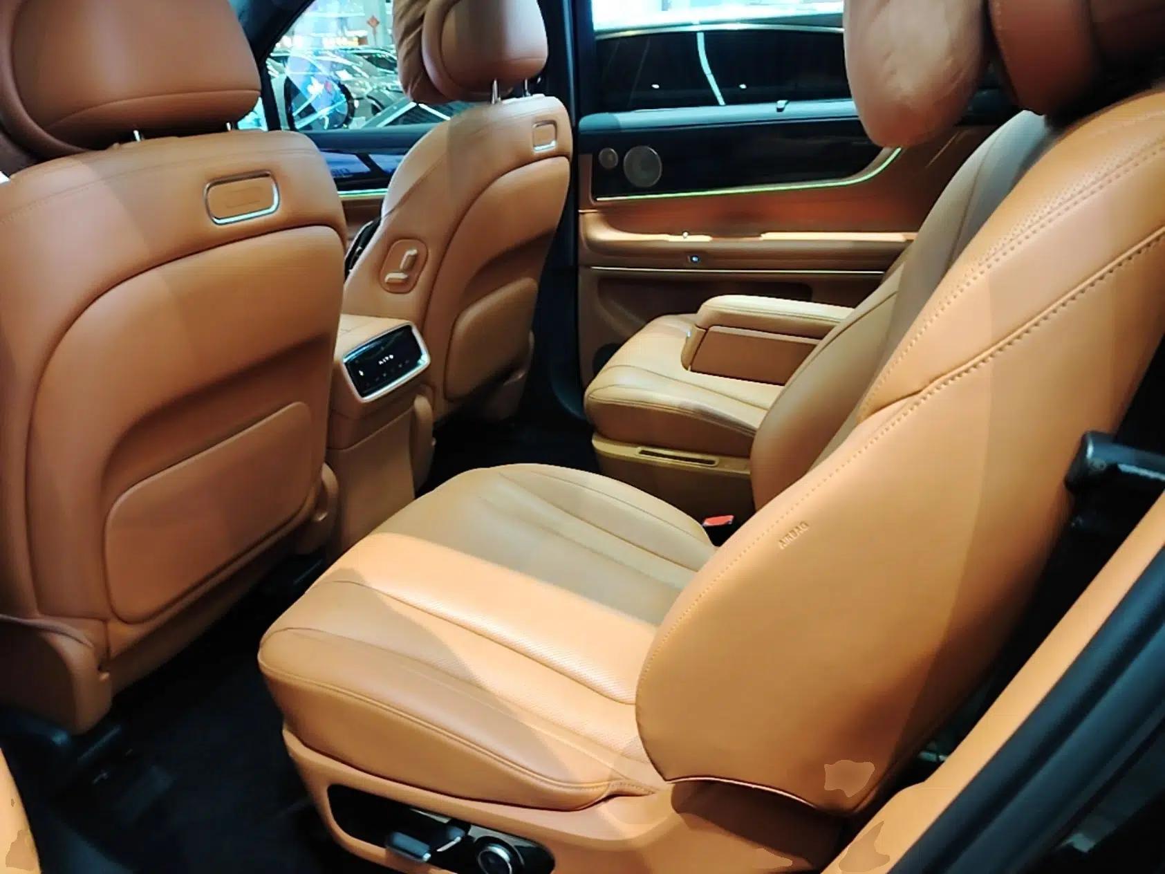Hima AITO M9 2024 Range-Extended Max Edition 42 kWh 6-Seater Version — миниатюра 20