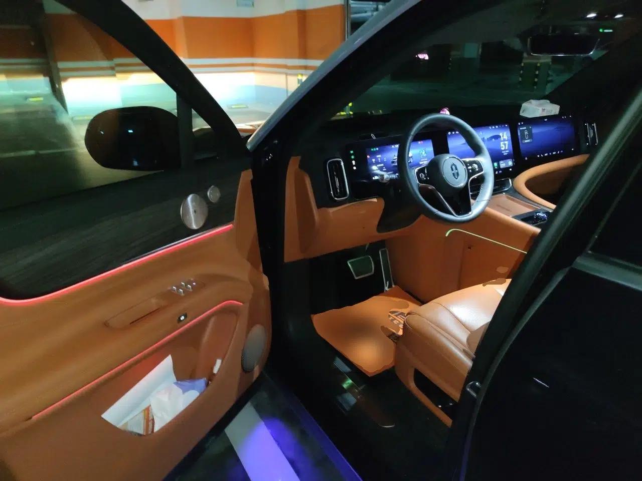 Hima AITO M9 2024 Range-Extended Ultra Version 42 kWh 6-Seater Model — миниатюра 16