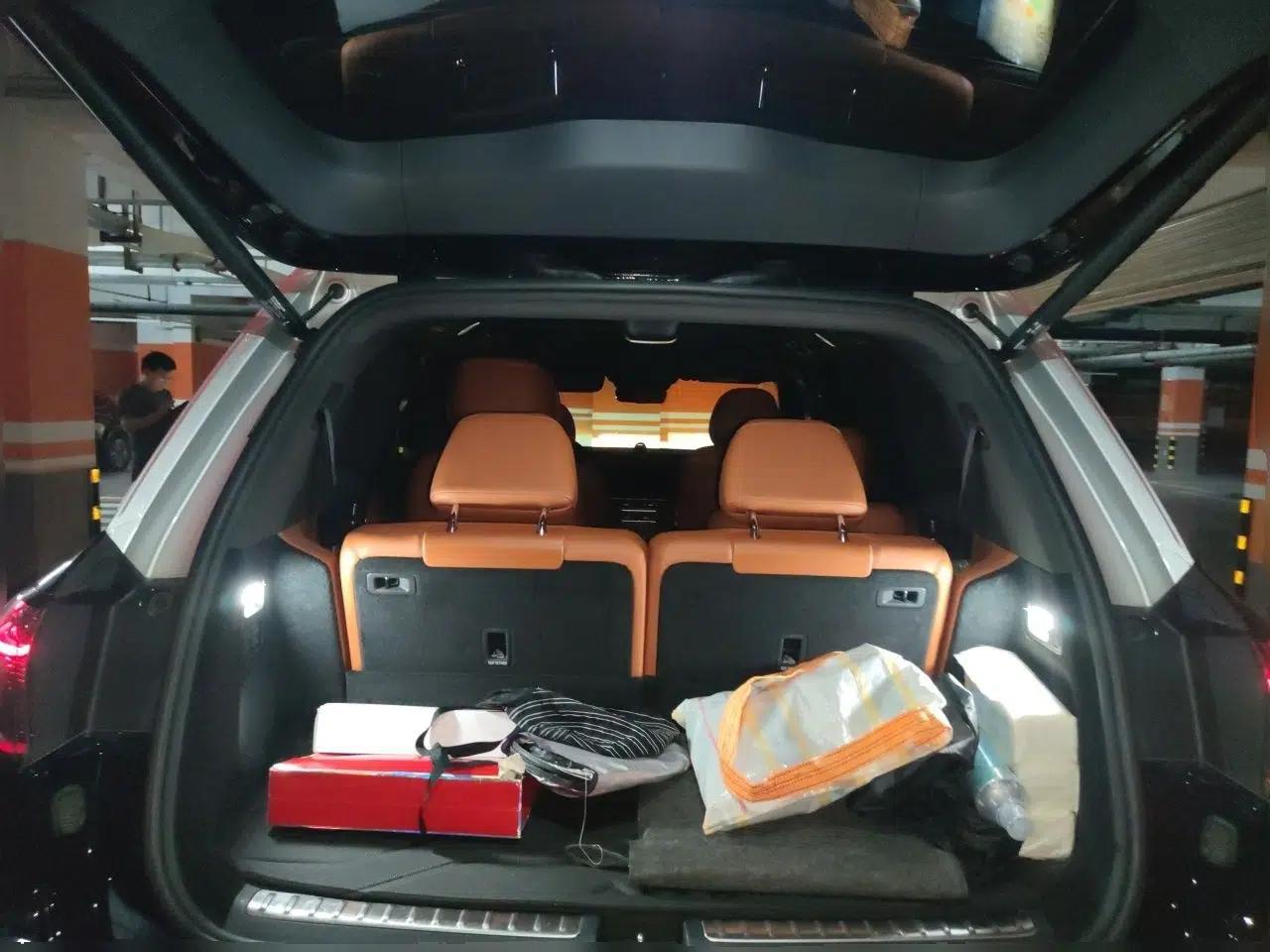 Hima AITO M9 2024 Range-Extended Ultra Version 42 kWh 6-Seater Model — миниатюра 19