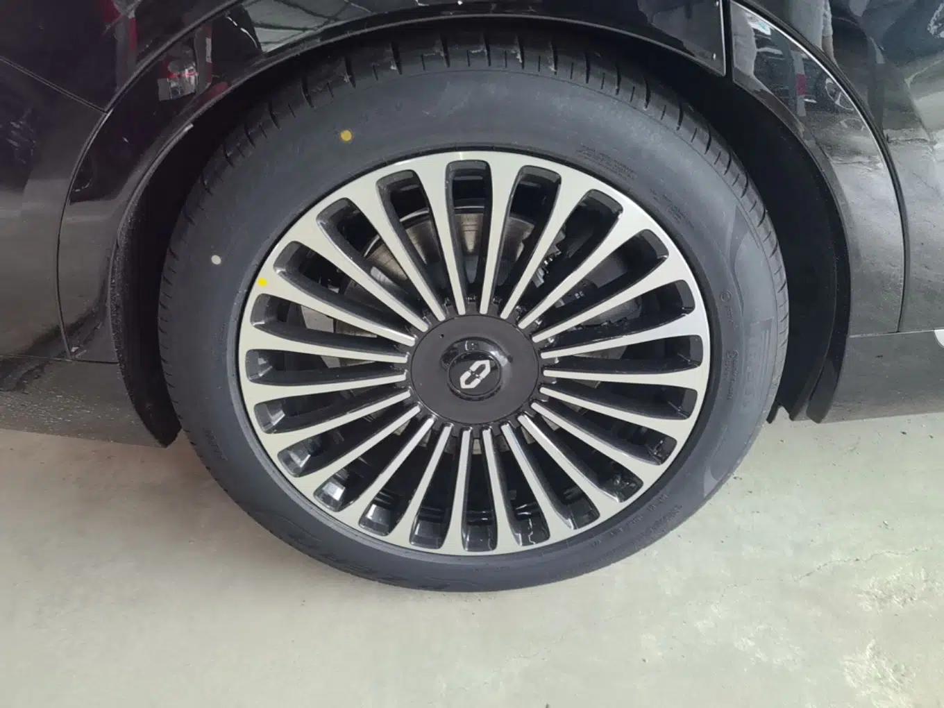 Hima AITO M9 2025 Extended-Range Max Version 52 kWh 6-Seater Edition — миниатюра 11