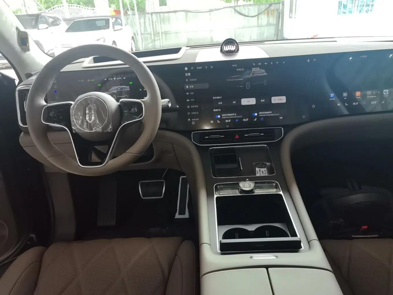 Hima AITO M9 2025 Extended-Range Max Version 52 kWh 6-Seater Edition — миниатюра 12