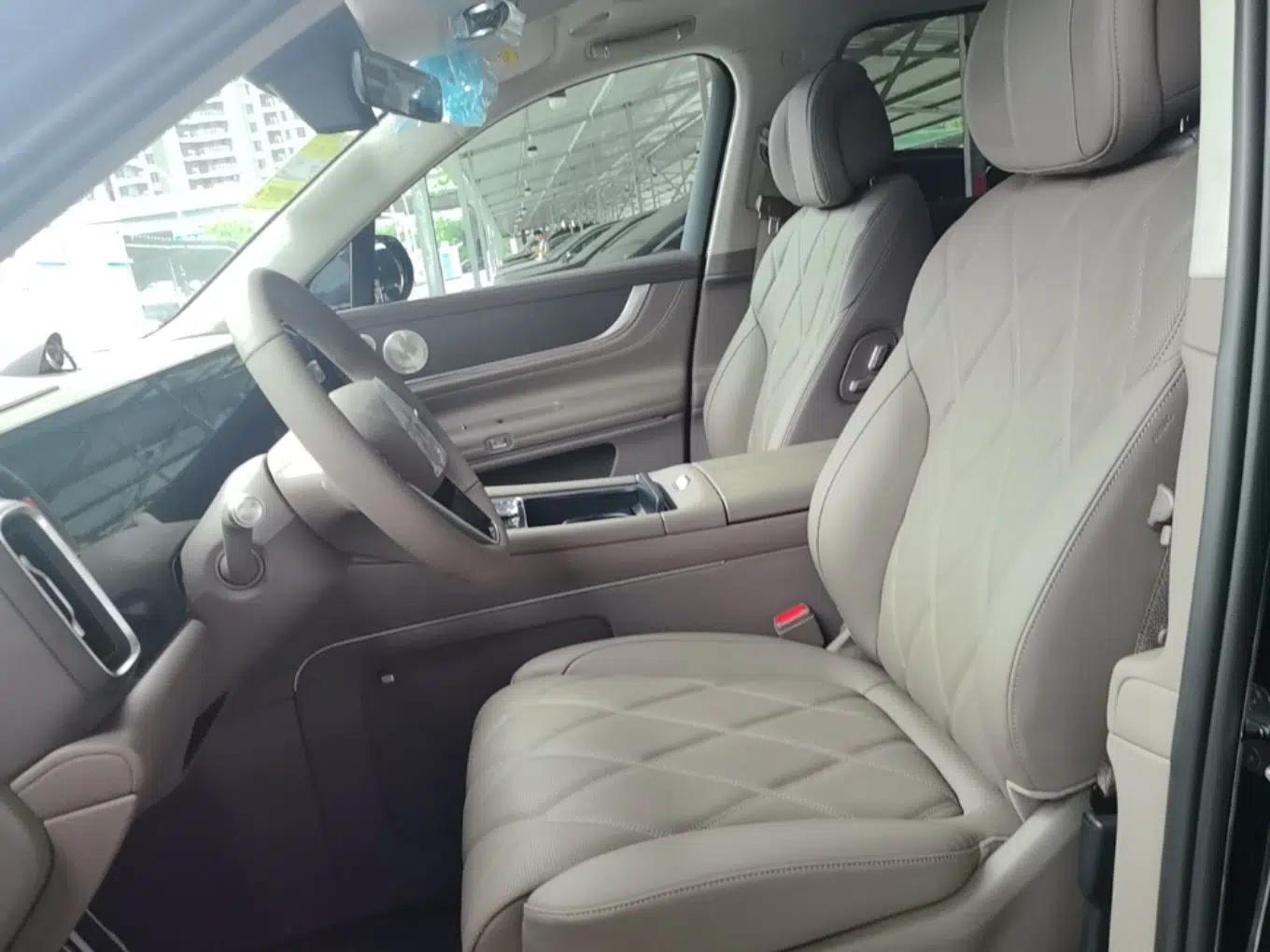 Hima AITO M9 2025 Extended-Range Max Version 52 kWh 6-Seater Edition — миниатюра 17