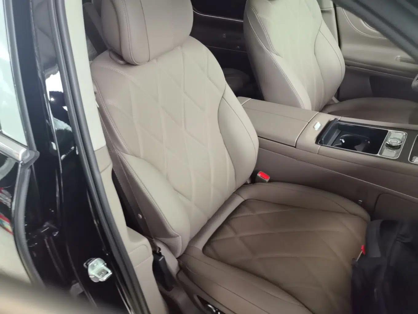 Hima AITO M9 2025 Extended-Range Max Version 52 kWh 6-Seater Edition — миниатюра 19