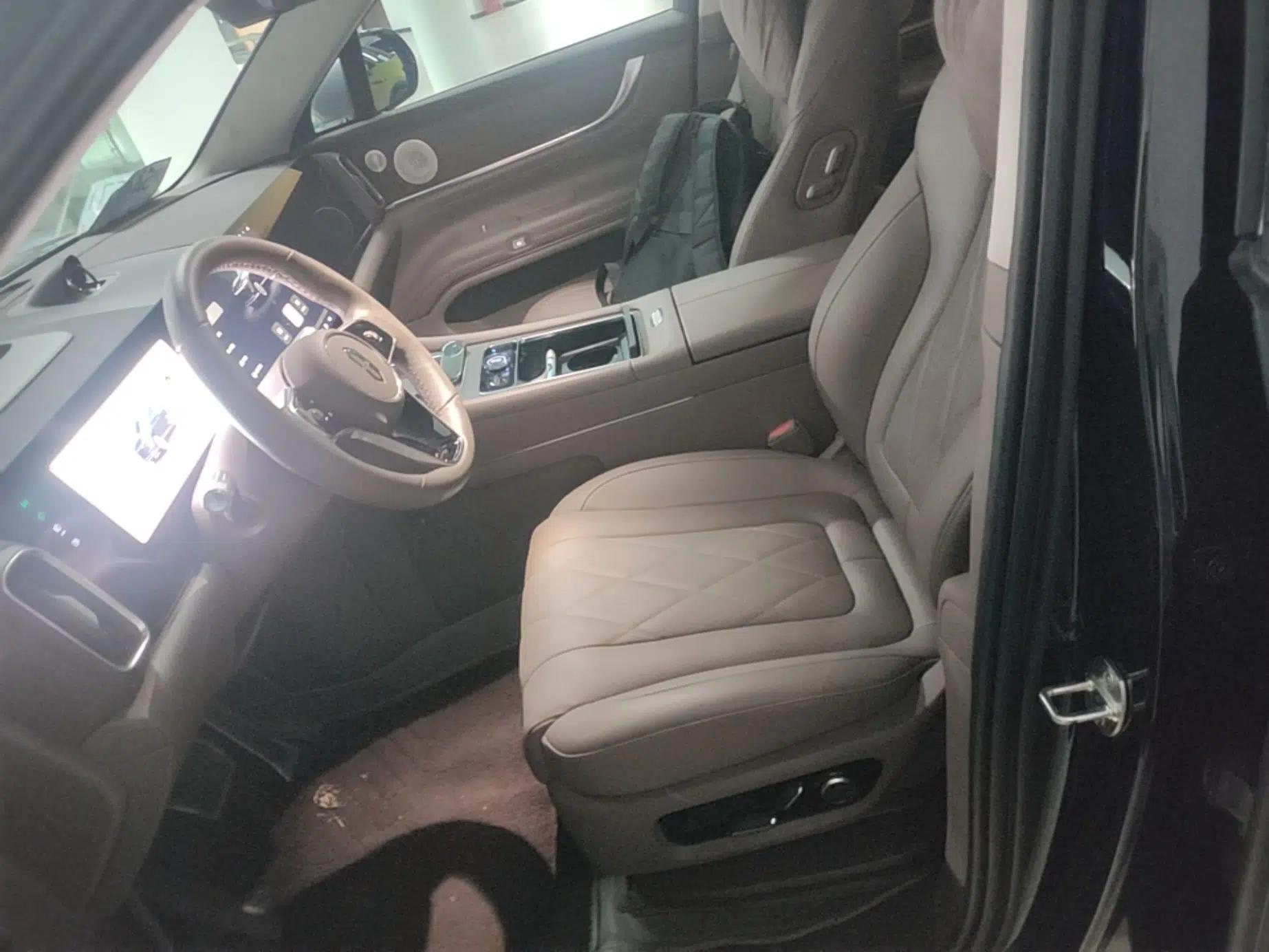 Hima AITO M9 2024 Range-Extended Ultra Version 52 kWh 5-Seater Model — миниатюра 17