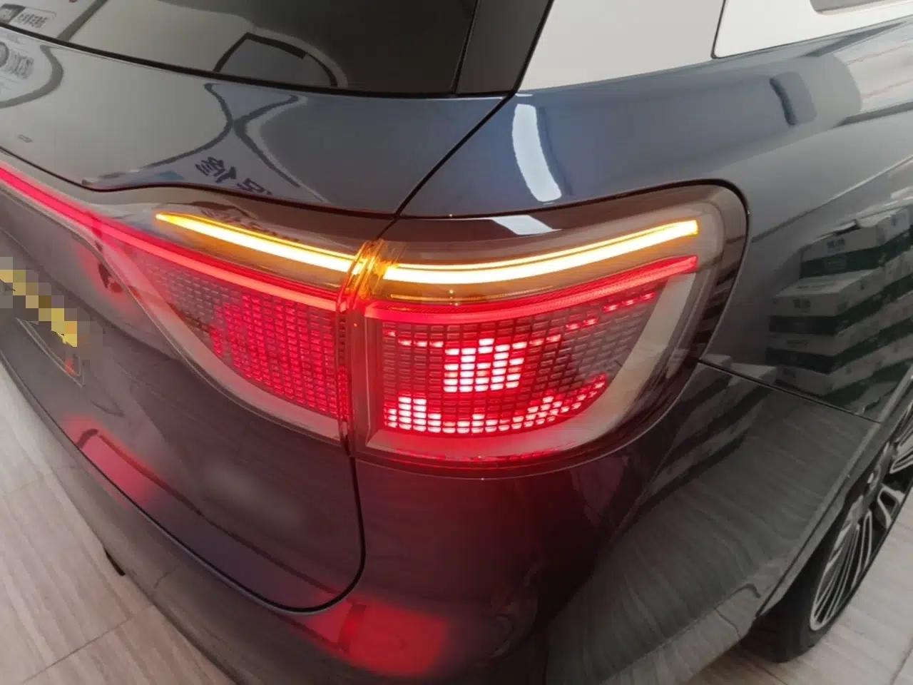 Hima AITO M9 2024 Range-Extended Ultra Version 42 kWh 6-Seater Model — миниатюра 9