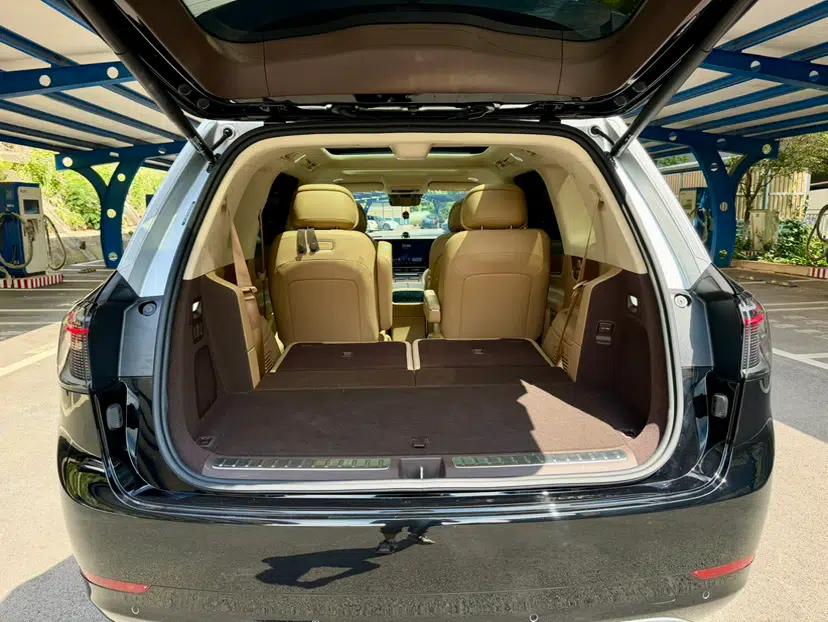 Hima AITO M9 2024 Range-Extended Ultra Version 42 kWh 6-Seater Model — миниатюра 17