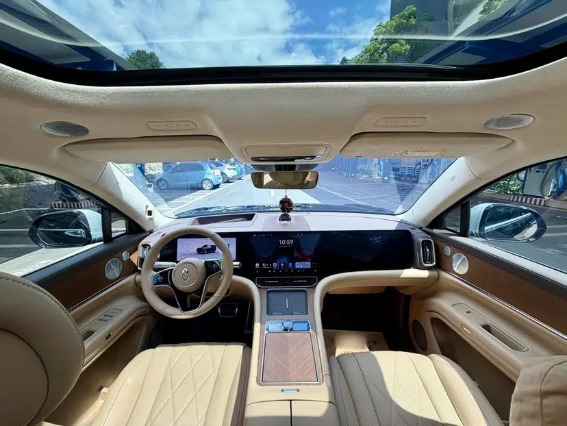 Hima AITO M9 2024 Range-Extended Ultra Version 42 kWh 6-Seater Model — миниатюра 19
