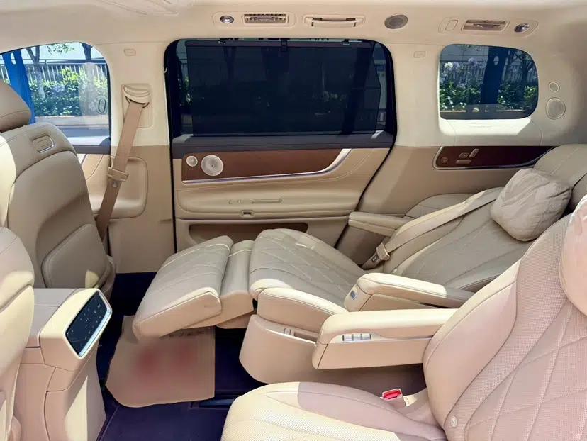 Hima AITO M9 2024 Range-Extended Ultra Version 42 kWh 6-Seater Model — миниатюра 21