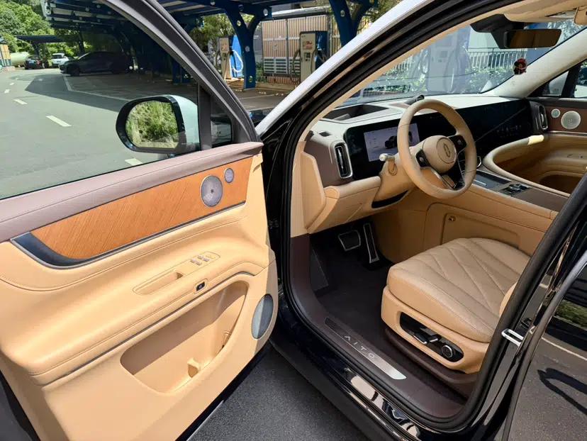 Hima AITO M9 2024 Range-Extended Ultra Version 42 kWh 6-Seater Model — миниатюра 27