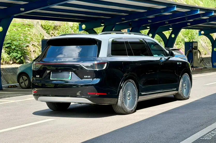 Hima AITO M9 2024 Range-Extended Ultra Version 42 kWh 6-Seater Model — миниатюра 9