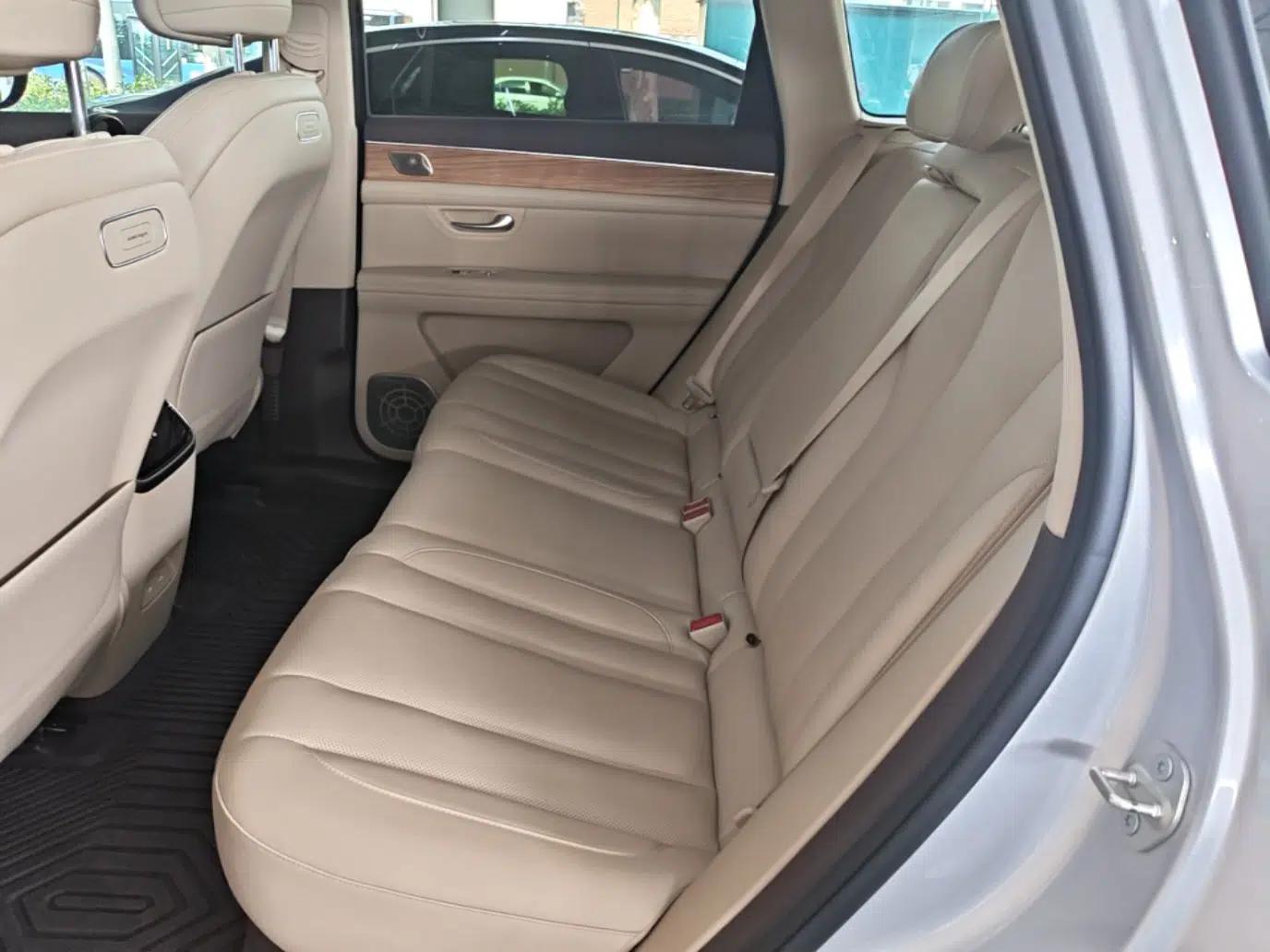 Hima AITO M7 2024 1.5T Intelligent Driving 4WD Max Edition 5 Seats — миниатюра 29