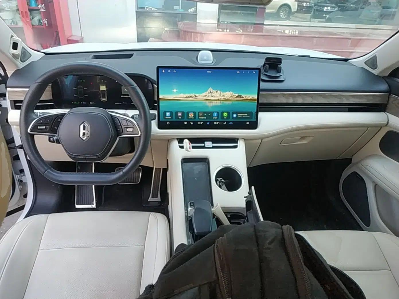 Hima AITO M5 2022 Extended-Range Four-Wheel Drive Performance Version — миниатюра 12