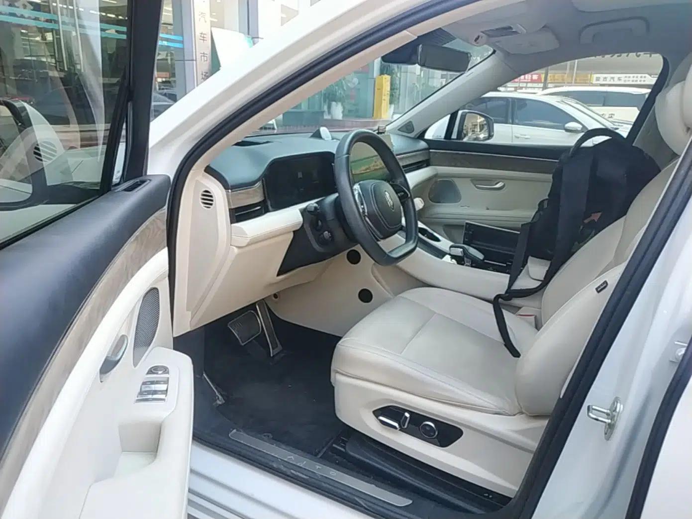 Hima AITO M5 2022 Extended-Range Four-Wheel Drive Performance Version — миниатюра 18