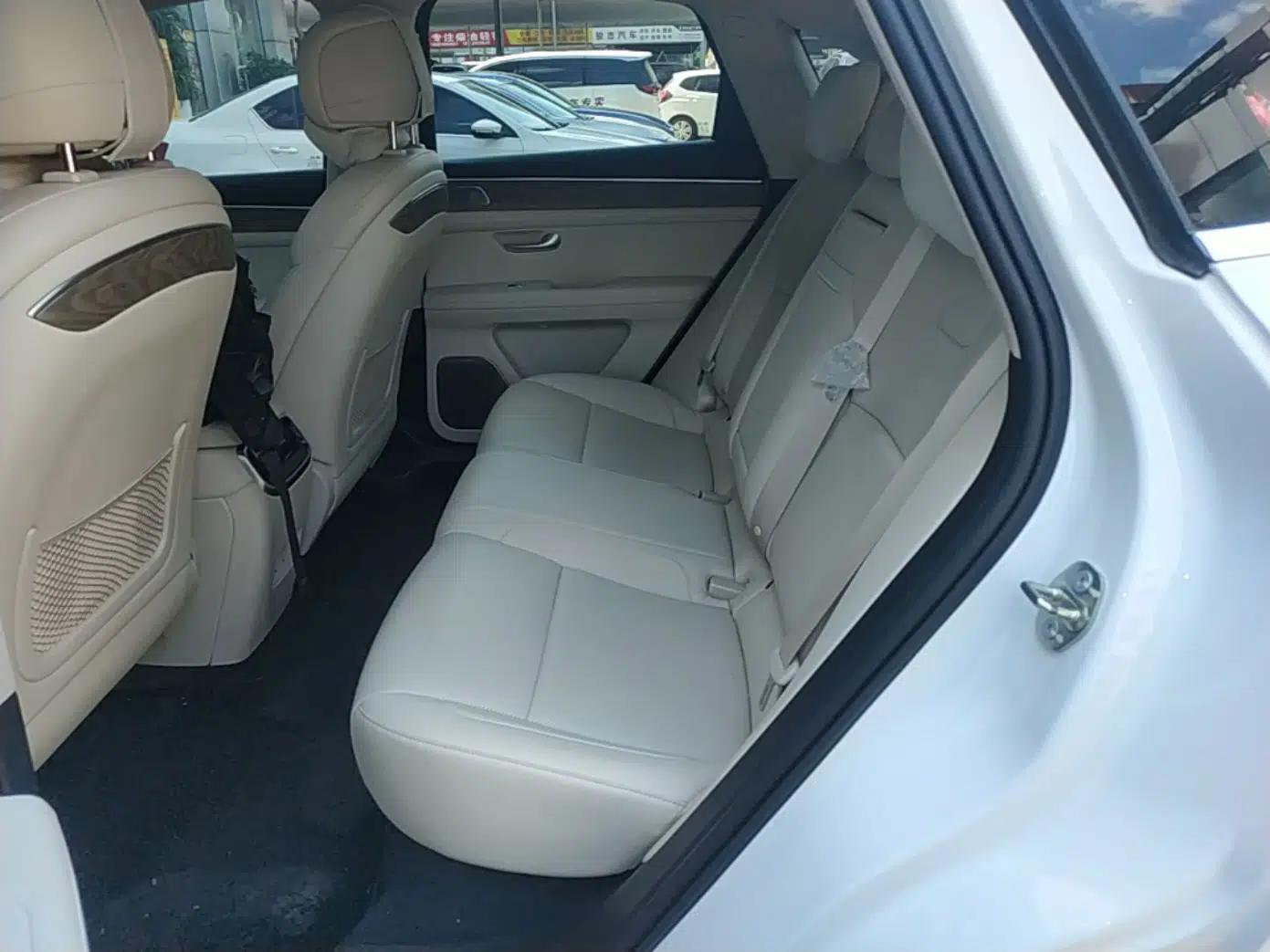 Hima AITO M5 2022 Extended-Range Four-Wheel Drive Performance Version — миниатюра 20