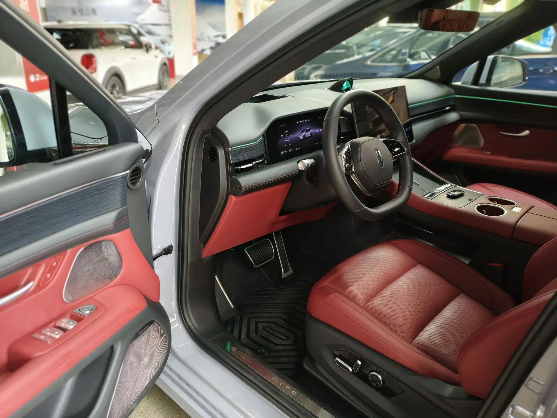 Hima AITO M5 2025 Extended-Range Ultra All-Wheel-Drive Version — миниатюра 18