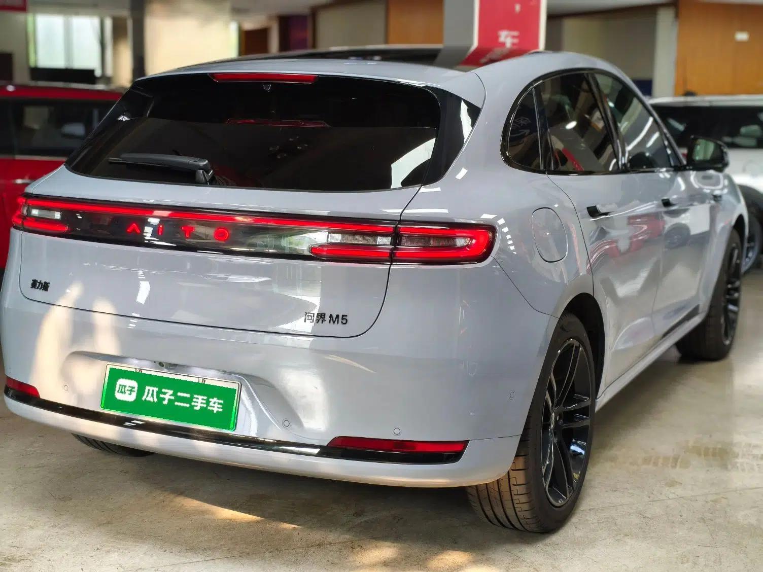 Hima AITO M5 2025 Extended-Range Ultra All-Wheel-Drive Version — миниатюра 6