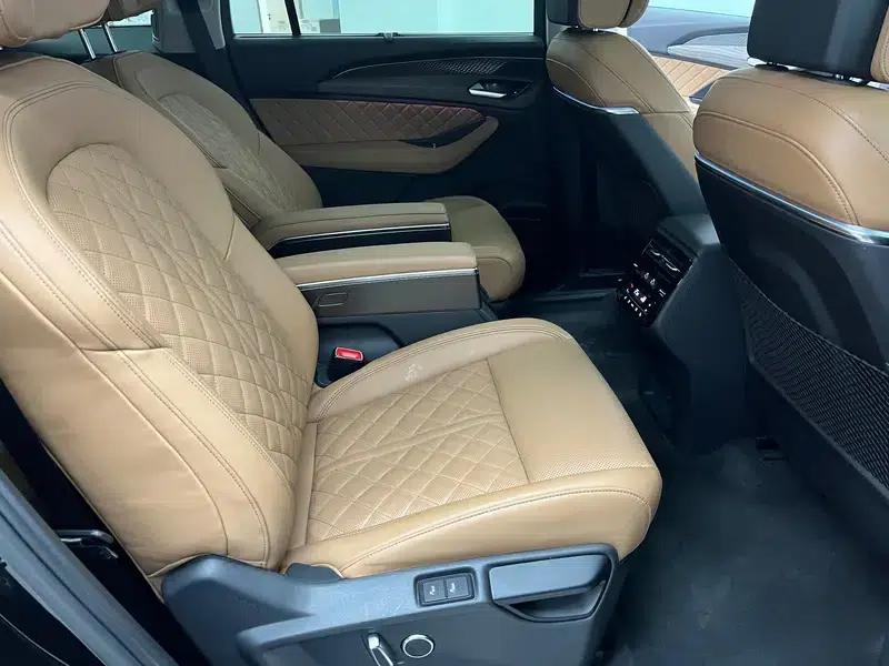 Audi Q6 2024 45TFSI quattro Qiyun Edition Yulin Package 6-seater — миниатюра 8