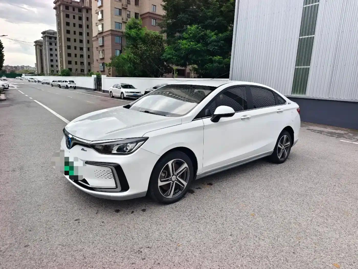 Beijing EU5 2018 R500 Smart Wind Edition — миниатюра 1