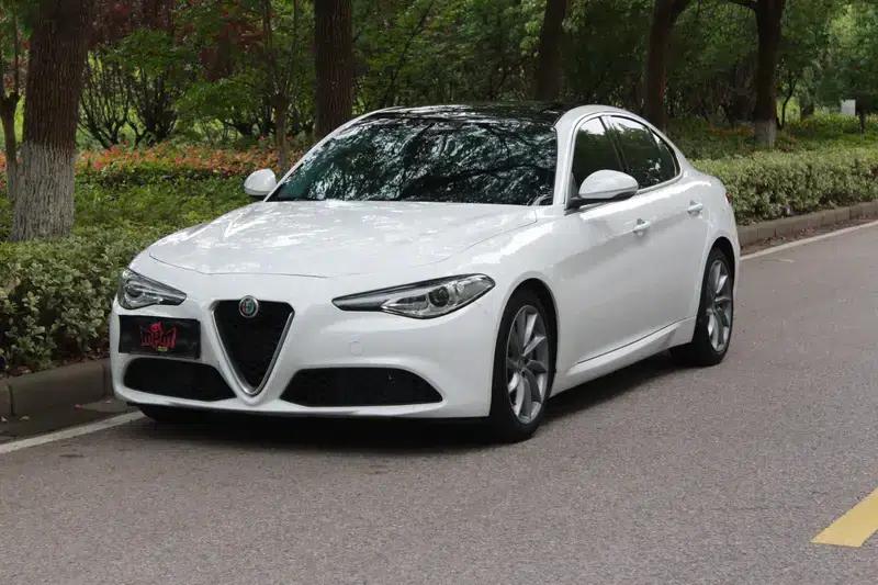 Giulia Juliet 2017 2.0T 280HP Luxury Edition — миниатюра 1