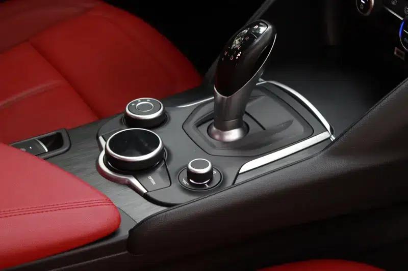 Giulia Juliet 2017 2.0T 280HP Luxury Edition — миниатюра 13