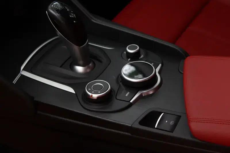 Giulia Juliet 2017 2.0T 280HP Luxury Edition — миниатюра 15