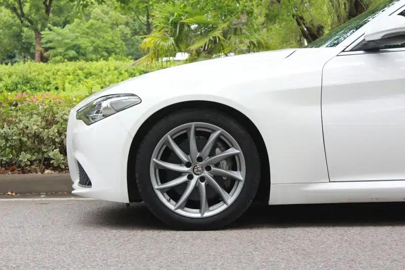 Giulia Juliet 2017 2.0T 280HP Luxury Edition — миниатюра 5