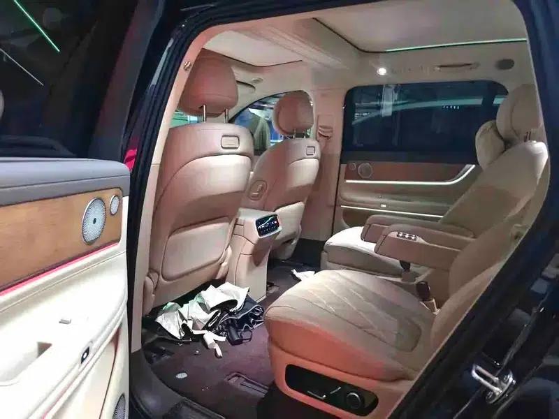 Wenjie M9 2024 Ultra Range Extended 6-Seater — миниатюра 9