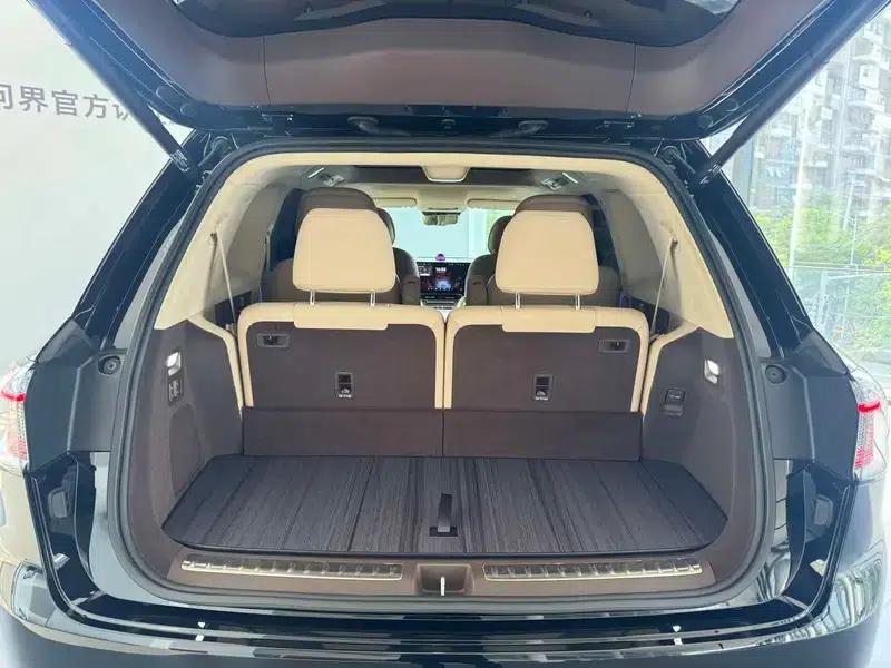 Wenjie M9 2024 Ultra Range Extended 6-Seater — миниатюра 9