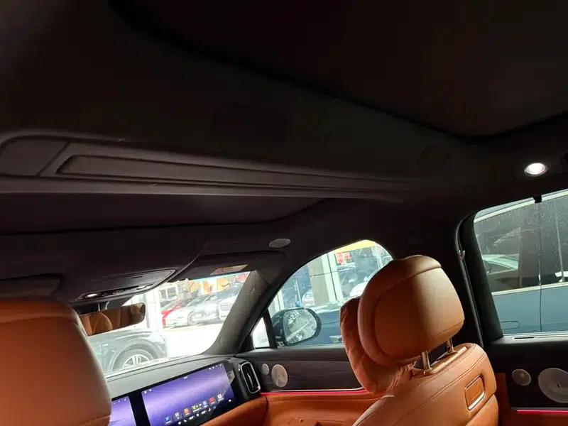 Wenjie M9 2024 Extended Range Max Six-Seater — миниатюра 11