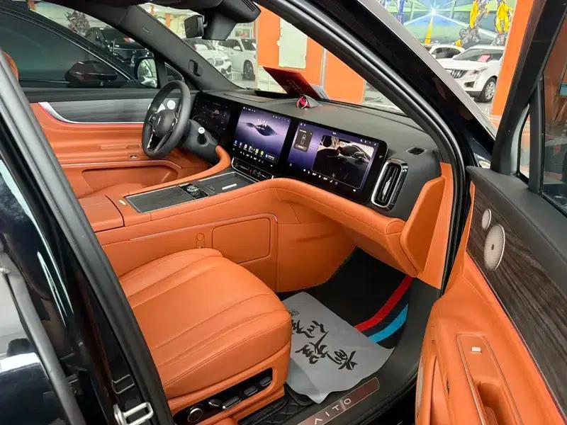 Wenjie M9 2024 Extended Range Max Six-Seater — миниатюра 6