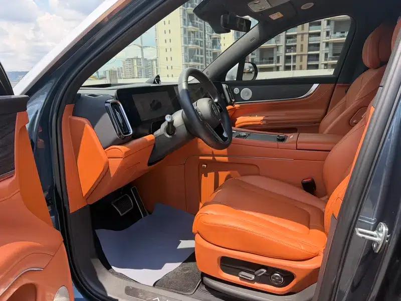 Wenjie M9 2024 Ultra Range Extended 6-Seater — миниатюра 13