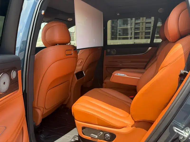 Wenjie M9 2024 Ultra Range Extended 6-Seater — миниатюра 14