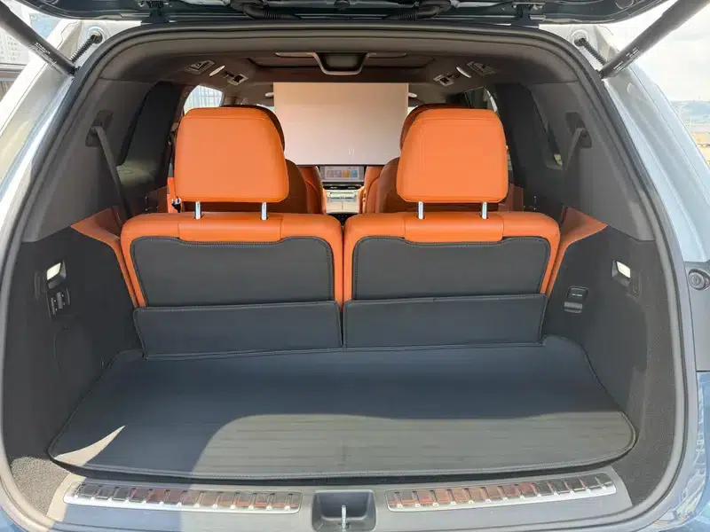 Wenjie M9 2024 Ultra Range Extended 6-Seater — миниатюра 15