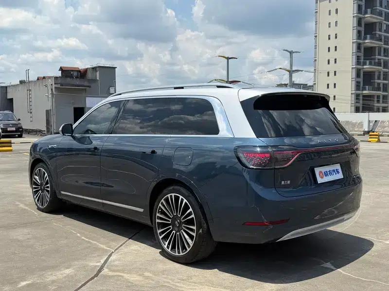 Wenjie M9 2024 Ultra Range Extended 6-Seater — миниатюра 4