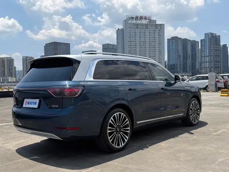 Wenjie M9 2024 Ultra Range Extended 6-Seater — миниатюра 6