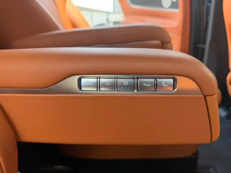 Wenjie M9 2024 Ultra Range Extended 6-Seater — миниатюра 9