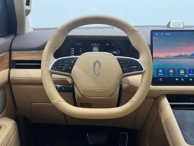 Wenjie M7 2024 Plus 5-seater Rear-wheel drive version — миниатюра 16
