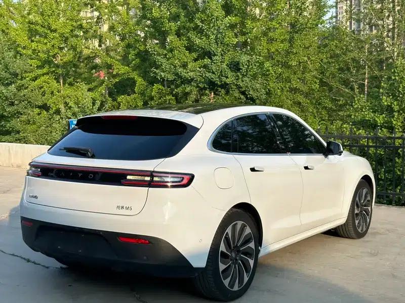 Wenjie M5 2022 Extended Range AWD Performance Edition — миниатюра 6