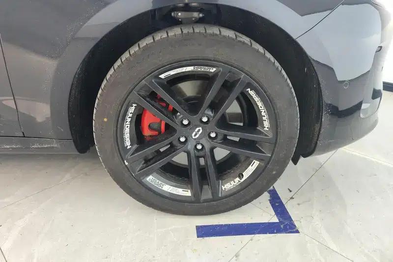 Wenjie M5 2025 Extended Range Ultra 4WD Version — миниатюра 4