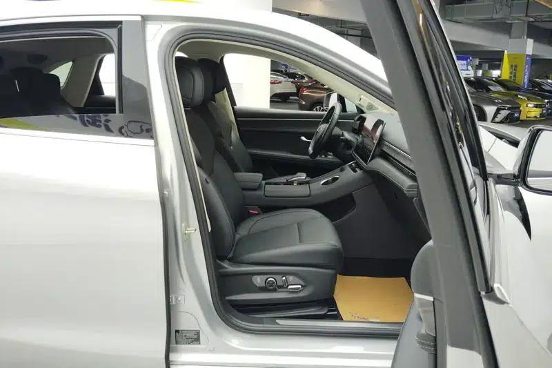 Wenjie M5 2022 Extended Range 4WD Ultimate Edition — миниатюра 17