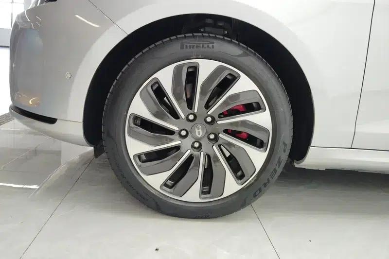 Wenjie M5 2022 Extended Range 4WD Ultimate Edition — миниатюра 10