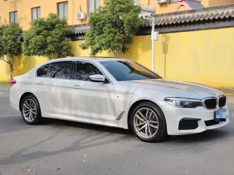 2020 BMW 5 Series 525Li M Sport Package — миниатюра 3