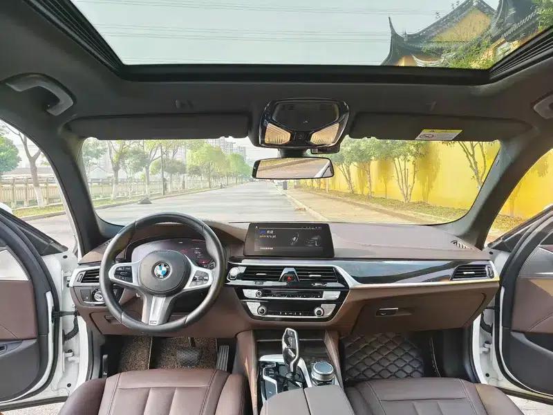 2020 BMW 5 Series 525Li M Sport Package — миниатюра 7